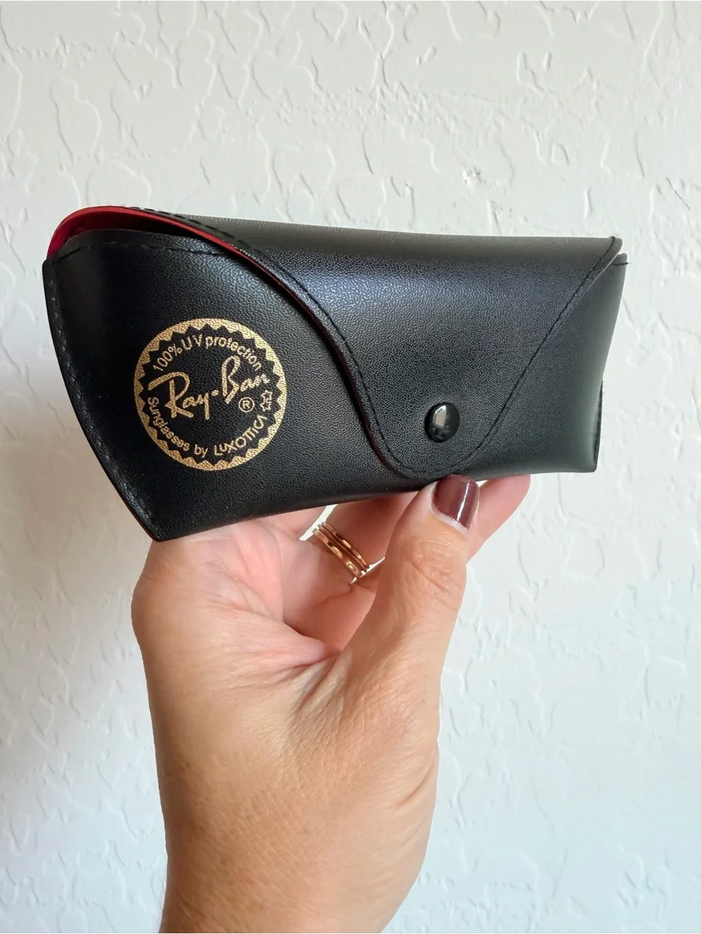 VINTAGE RAY-BAN SUNGLASSES CASE & CLOTH